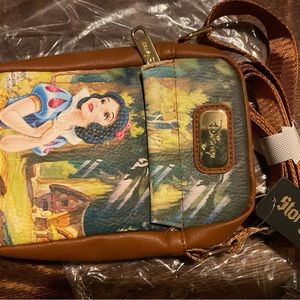 Loungefly storybook passport  SNOW WHITE  crossbody